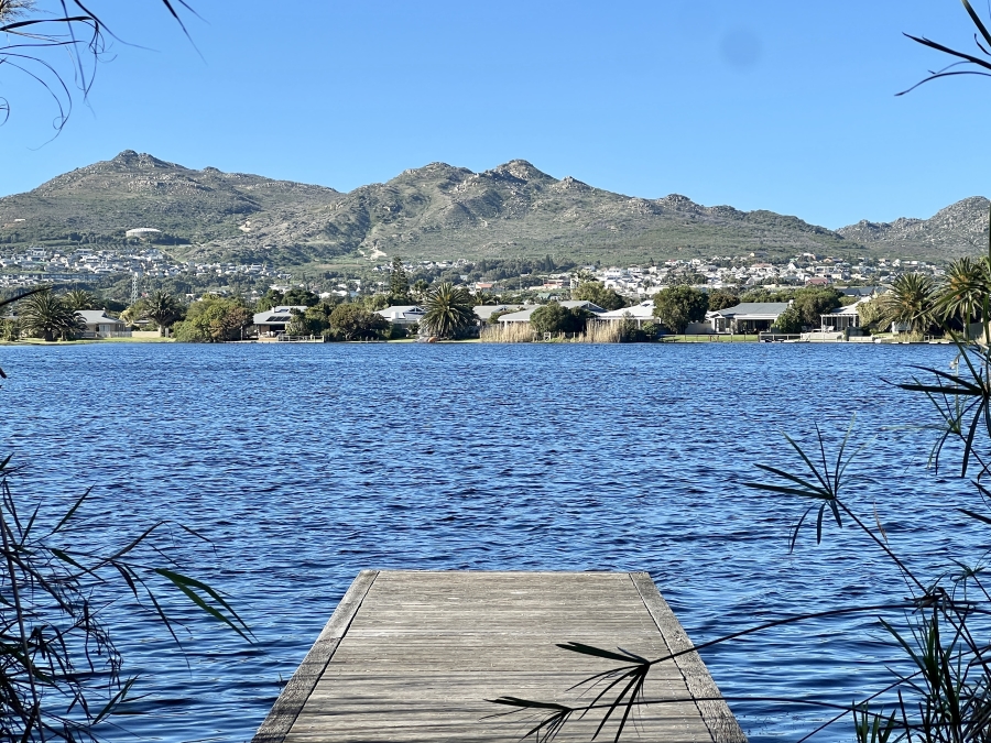 4 Bedroom Property for Sale in Lake Michelle Western Cape